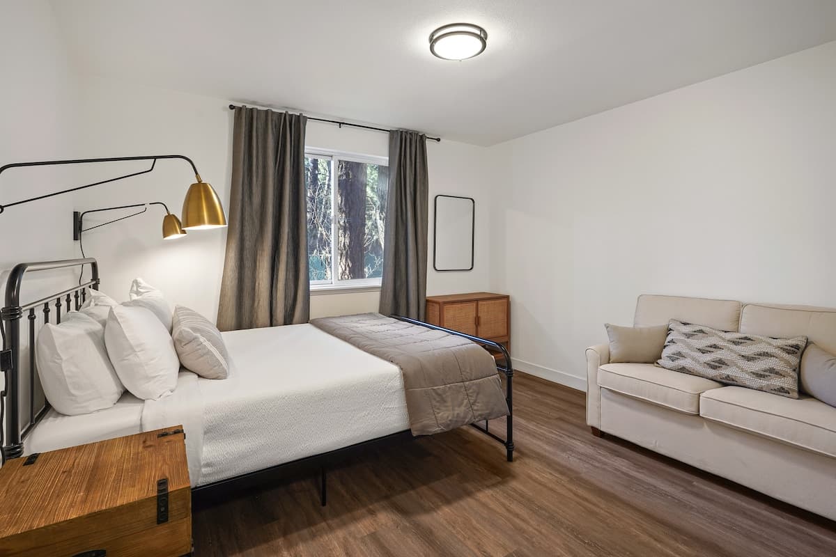 Guest bedroom